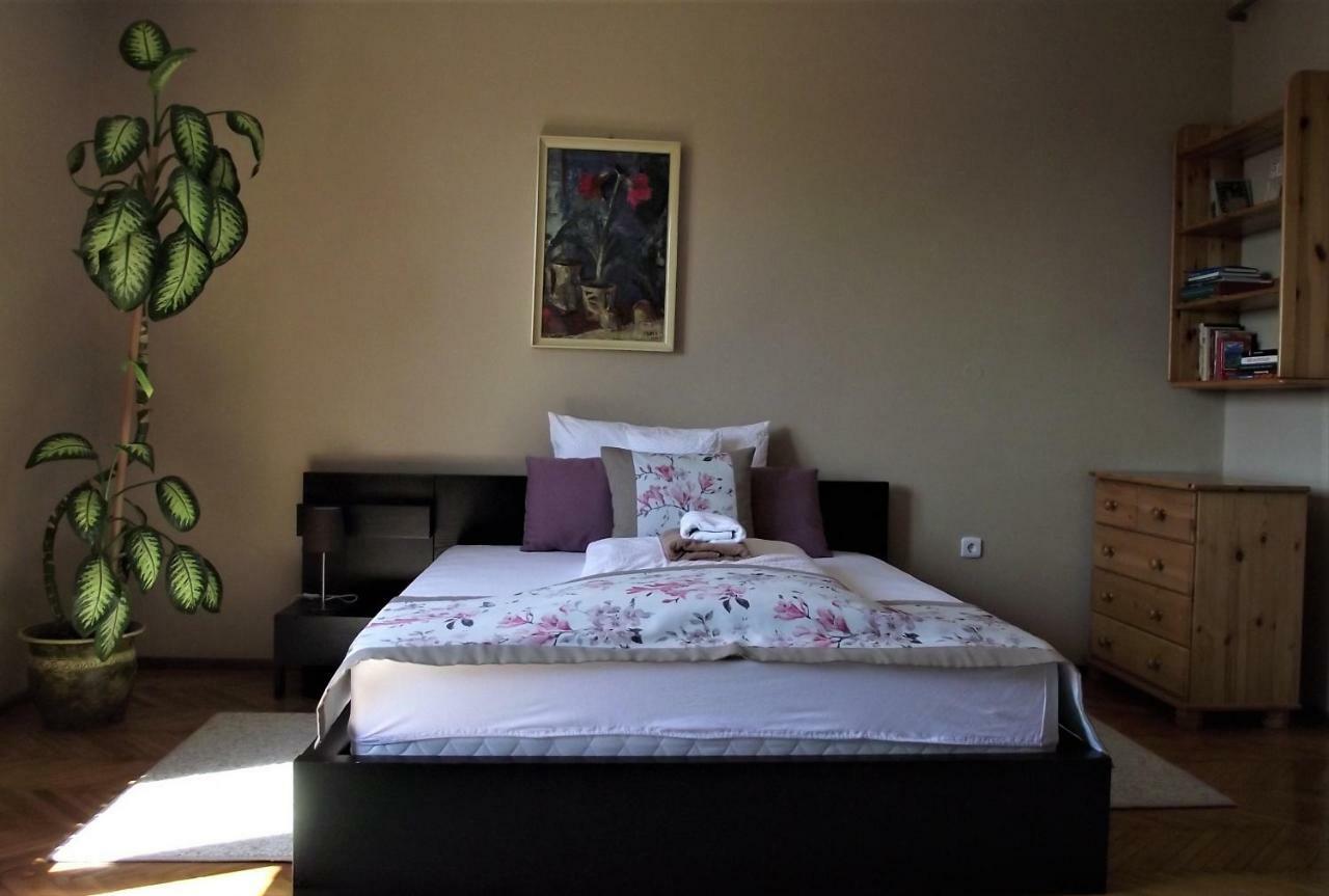 Panorama Apartman Mór Екстериор снимка